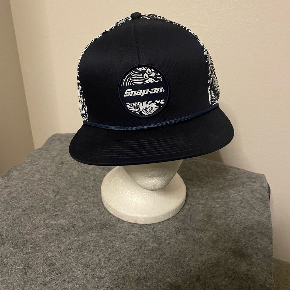 Snap-on Black and White Cap
